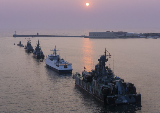 На рейде Северного флота сформируют торжественный строй военных кораблей