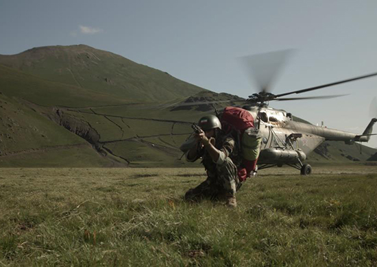 Военные альпинисты РФ победили на конкурсе «Эльбрусское кольцо» в рамках АрМИ